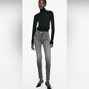 54. Zara • NWT Mid Rise Skinny Jeans